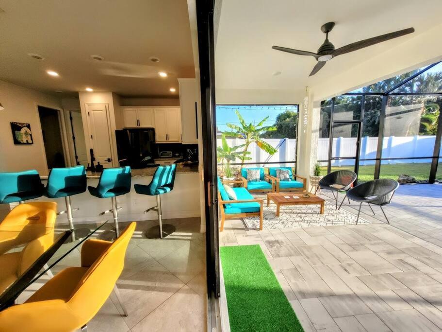 Blue Door Retreat - Luxury Pool Home - Sleeps 8 Cape Coral Exterior foto