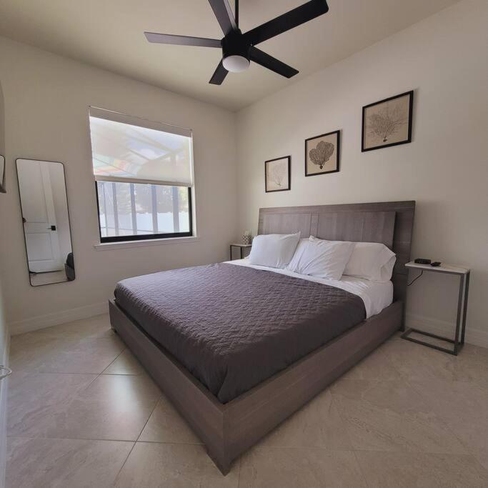 Blue Door Retreat - Luxury Pool Home - Sleeps 8 Cape Coral Exterior foto