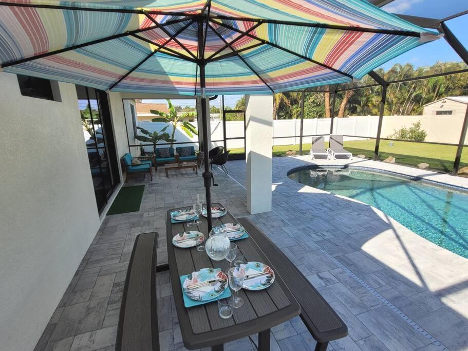 Blue Door Retreat - Luxury Pool Home - Sleeps 8 Cape Coral Exterior foto