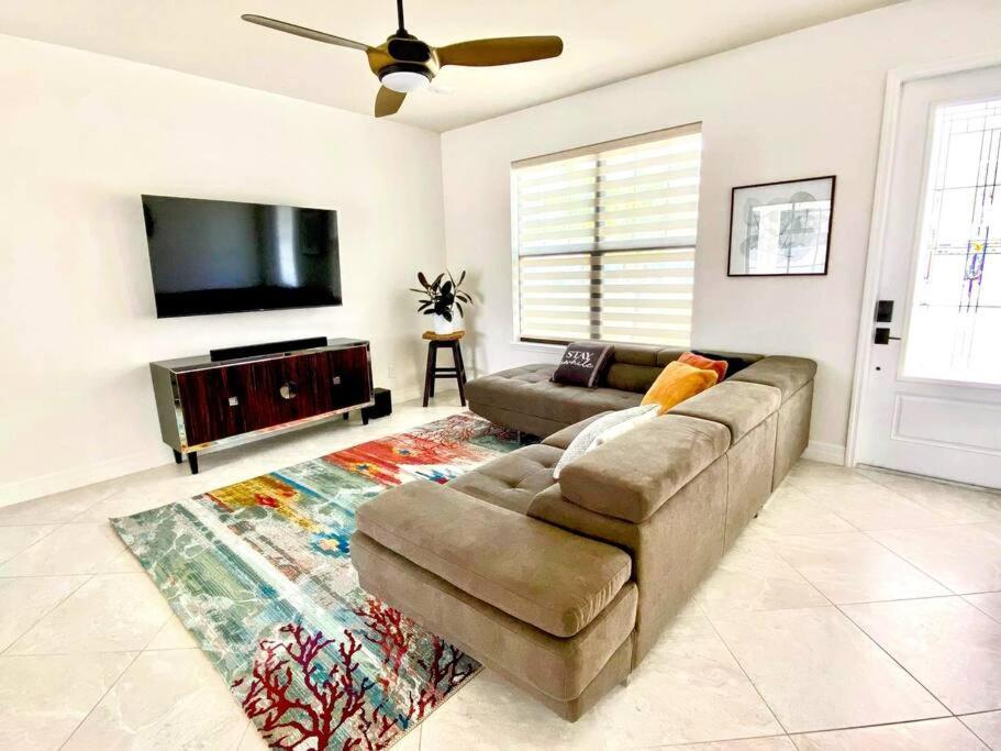 Blue Door Retreat - Luxury Pool Home - Sleeps 8 Cape Coral Exterior foto